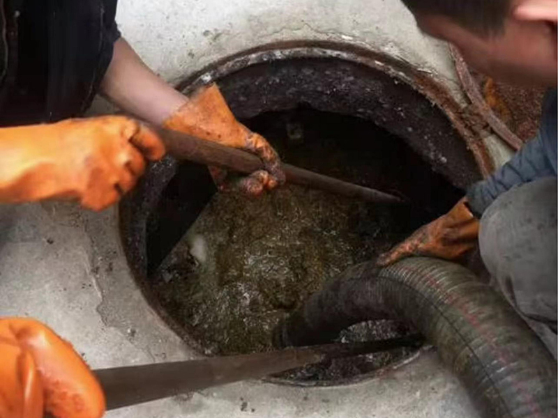 清河门清理化粪池时如何避免沼气的危害?